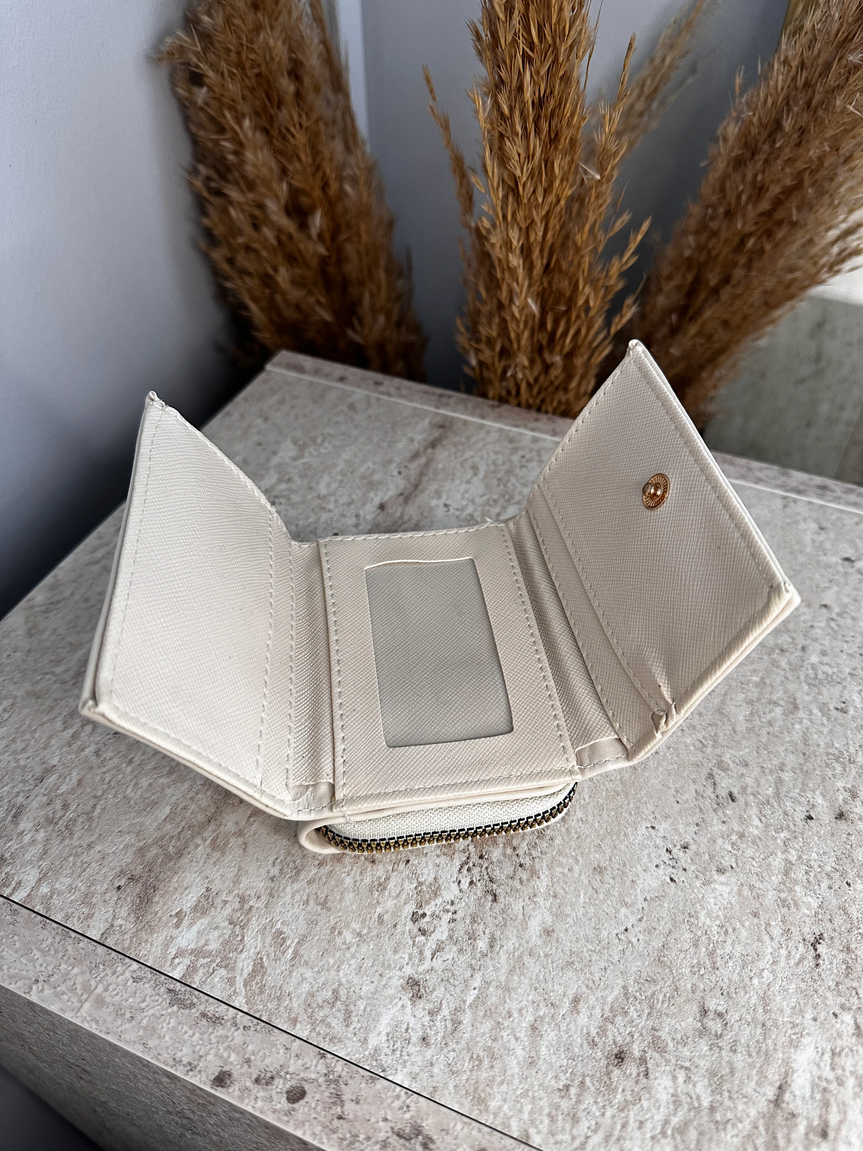 Suni Deri Kadın Orta Boy Çıtçıtlı Cüzdan- Kağıt ve Bozuk Para Bölmeli - Krem