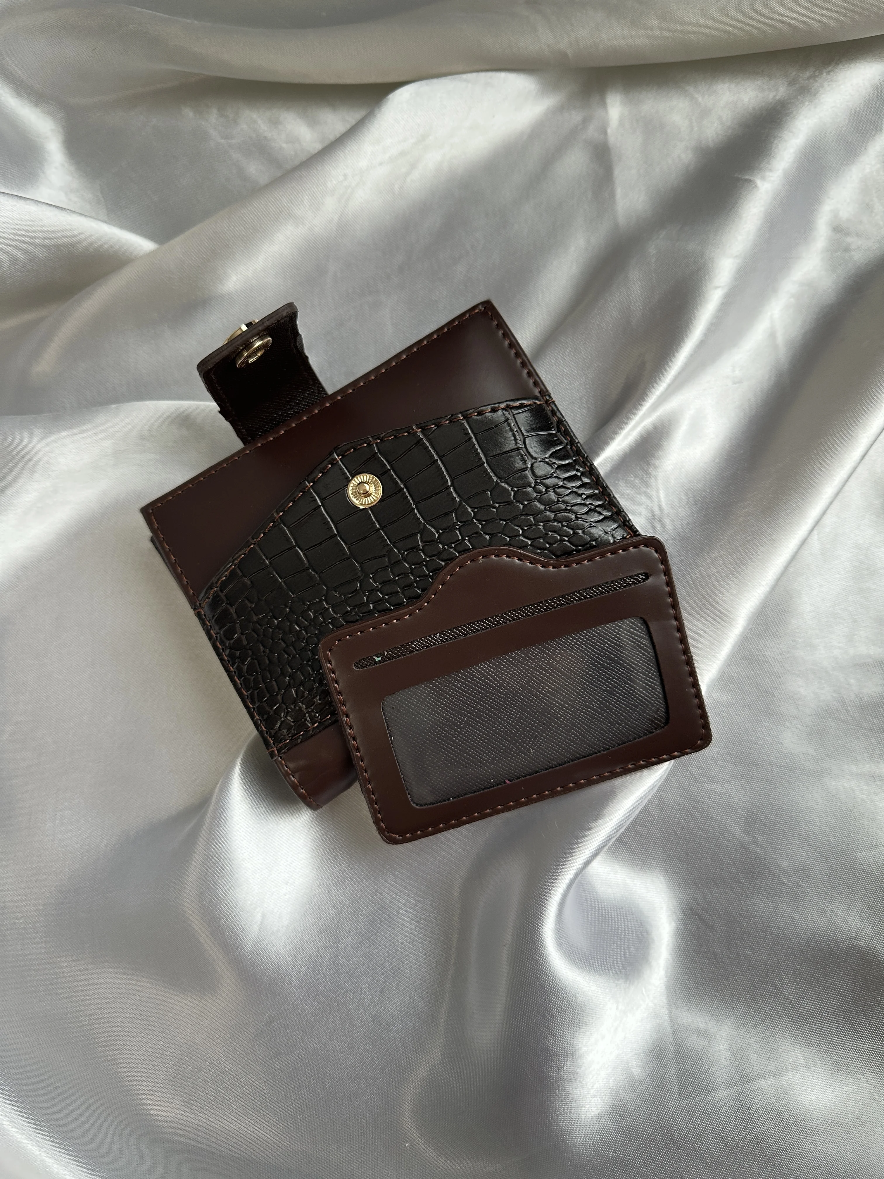 Suni Deri Kadın Orta Boy Çıtçıtlı Cüzdan, Kartlık, Kağıt ve Bozuk Para Bölme Detaylı - Kahverengi