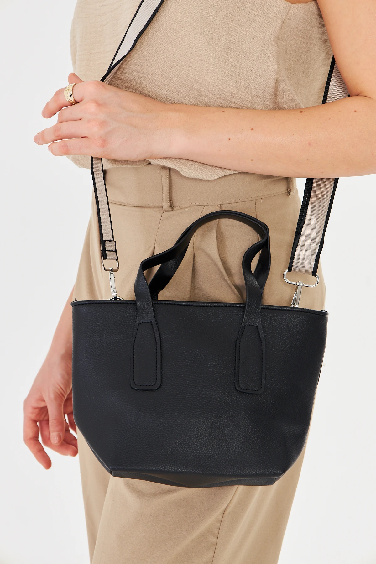 Besti Uzun Askılı Çapraz Çanta - Siyah