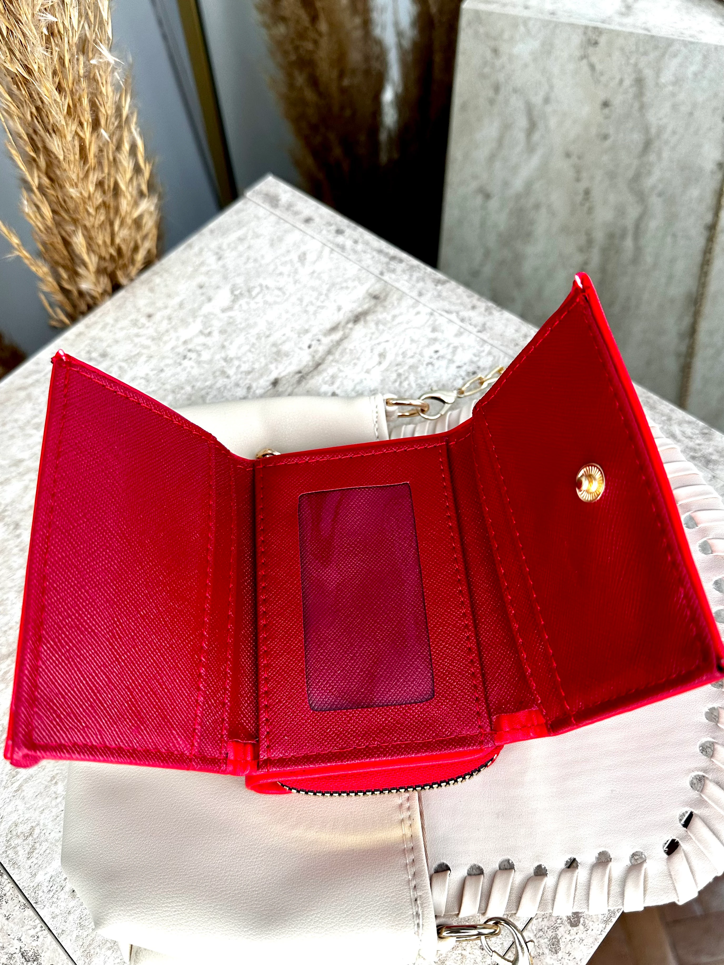 Suni Deri Kadın Orta Boy Çıtçıtlı Cüzdan- Kağıt ve Bozuk Para Bölmeli - Kırmızı