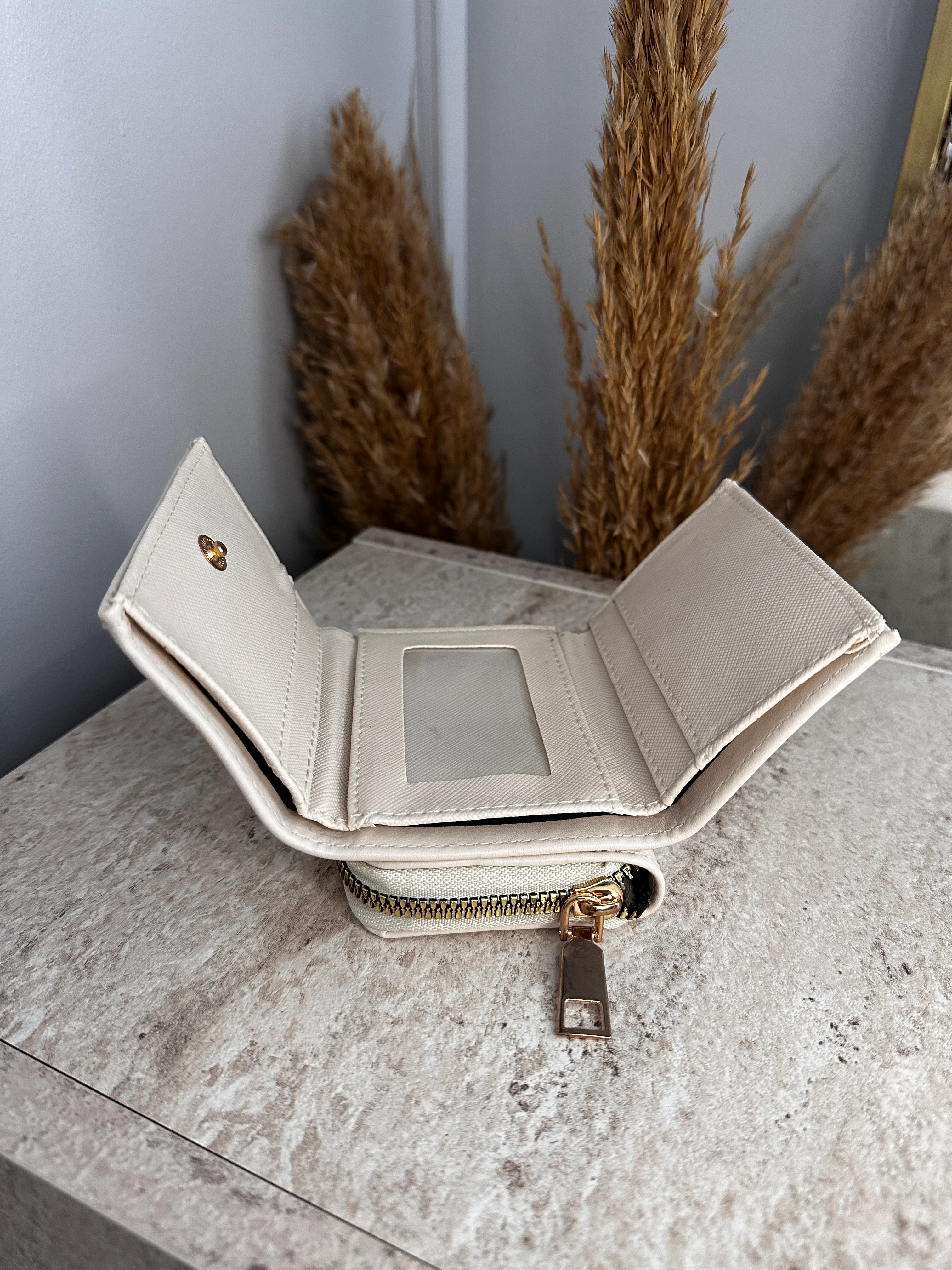 Suni Deri Kadın Orta Boy Çıtçıtlı Cüzdan- Kağıt ve Bozuk Para Bölmeli - Krem