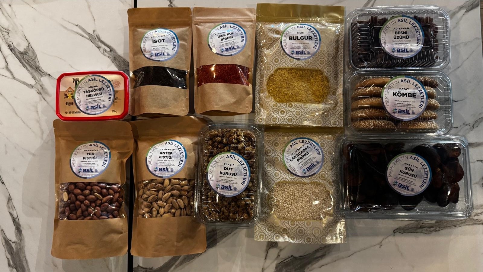 Memleketin Asil Lezzetleri 11 ilden 11 birbirinden lezzetli ürün sizler için paketlendi.