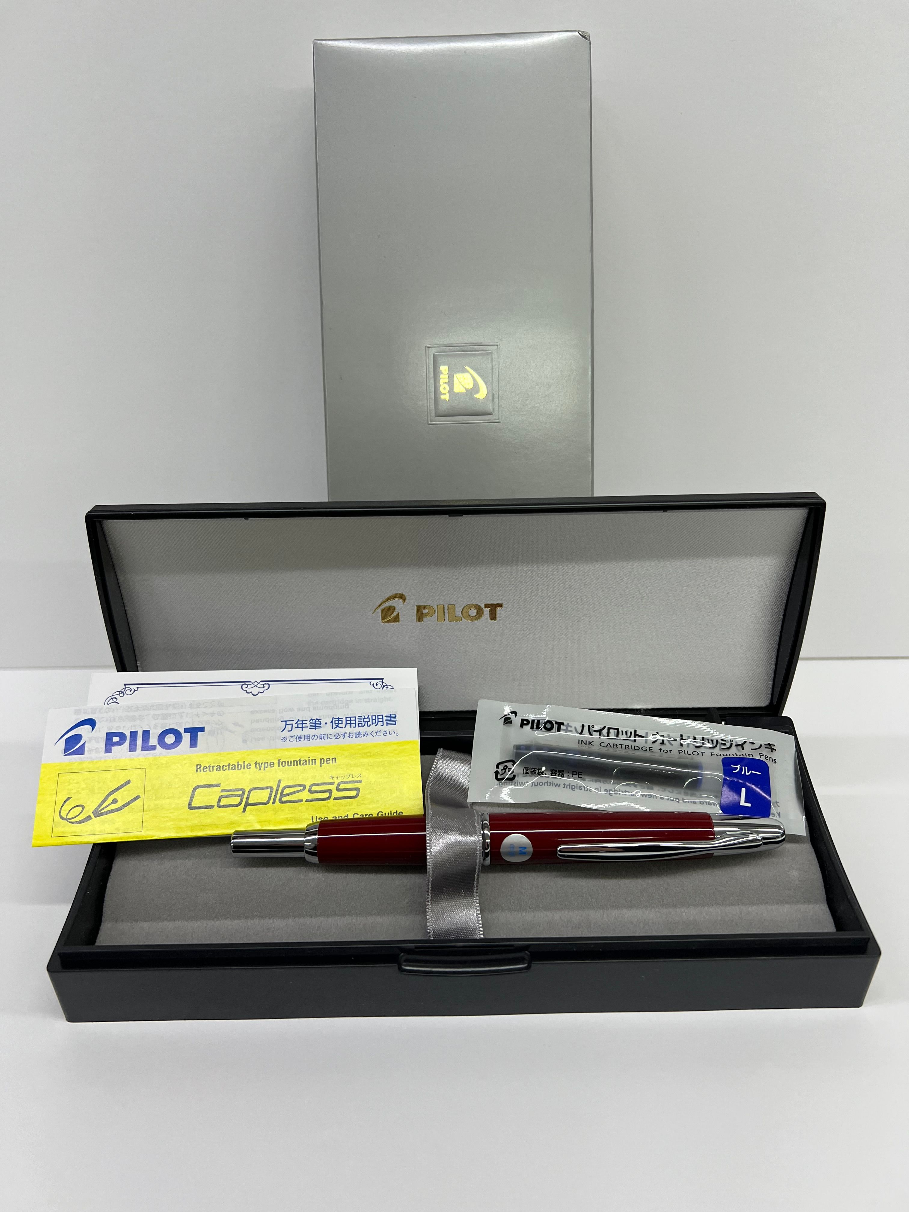 Kampanyalı Pilot Capless Limited Edition Itoya Basmalı Gold M Uç Dolma Kalem - Koyu Kırmızı