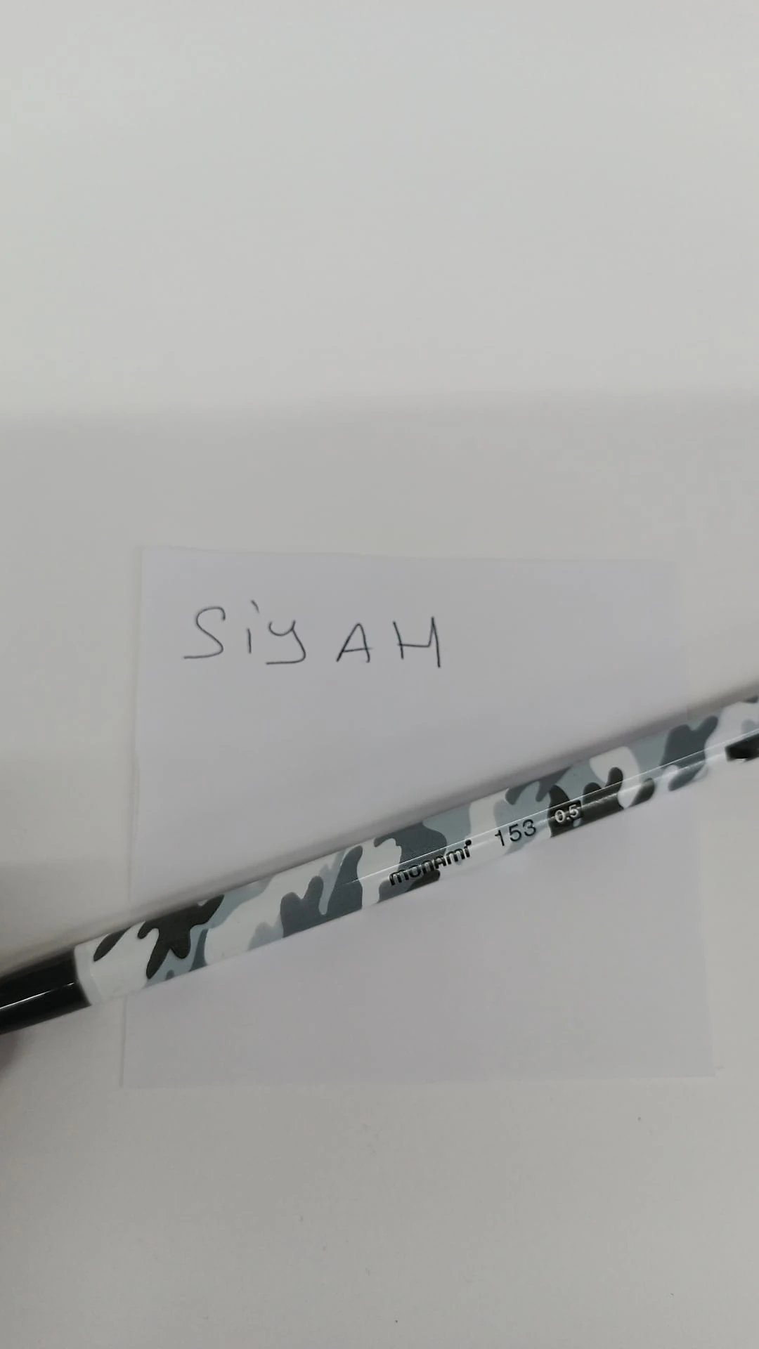 monami 153 kiss 0.5 tükenmez kalem- gri kamuflaj