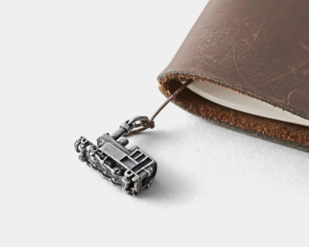 Traveler's Factory Charm - Tren