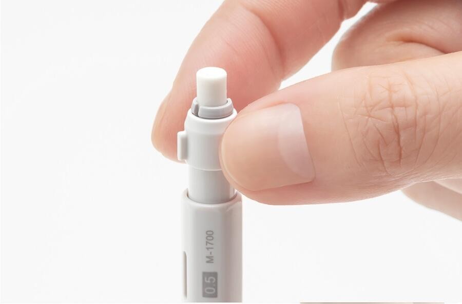 Zebra Knock Pencil Sallamalı Uç Çıkartan Versatil Mekanik Kalem 0.5 mm - Saydam Gri