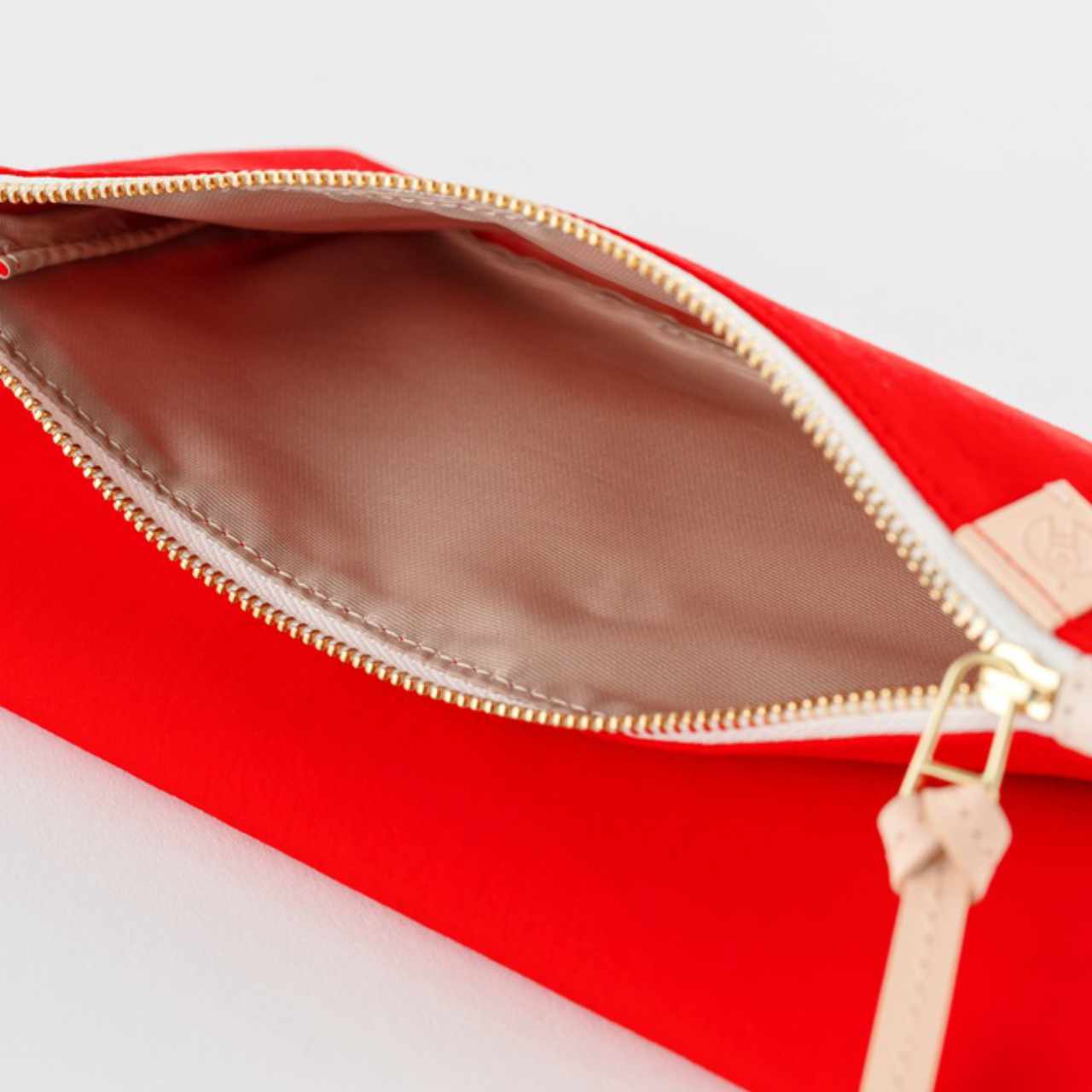 Kampanyalı Ön Sipariş Hobonichi Techo Weeks Cover - Tragen (Red)