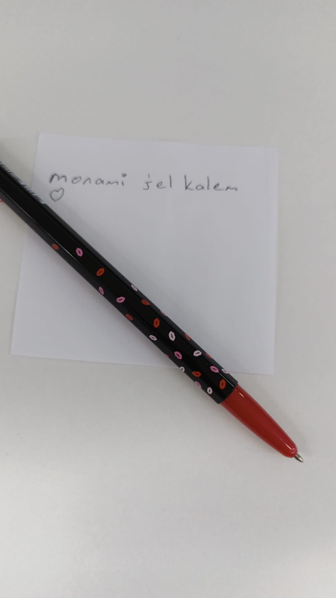 monami 153 kiss 0.5 tükenmez kalem-red