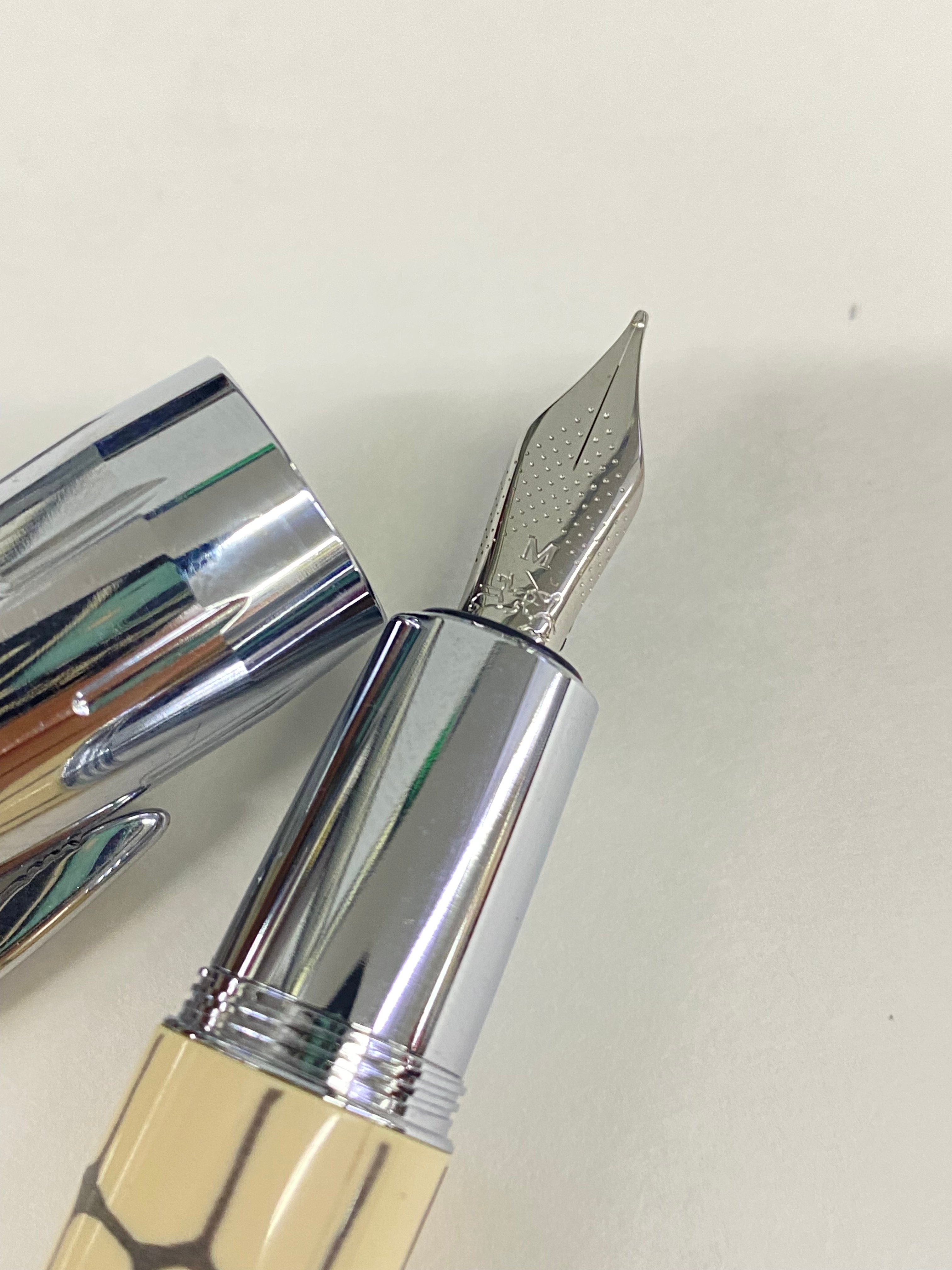 Faber Castell E-Motion Ten Rengi Desenli Dolma Kalem M Uçlu