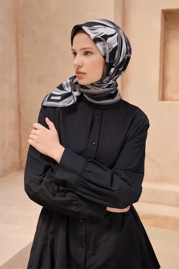 Belli Çiçek Desen İpek Eşarp image