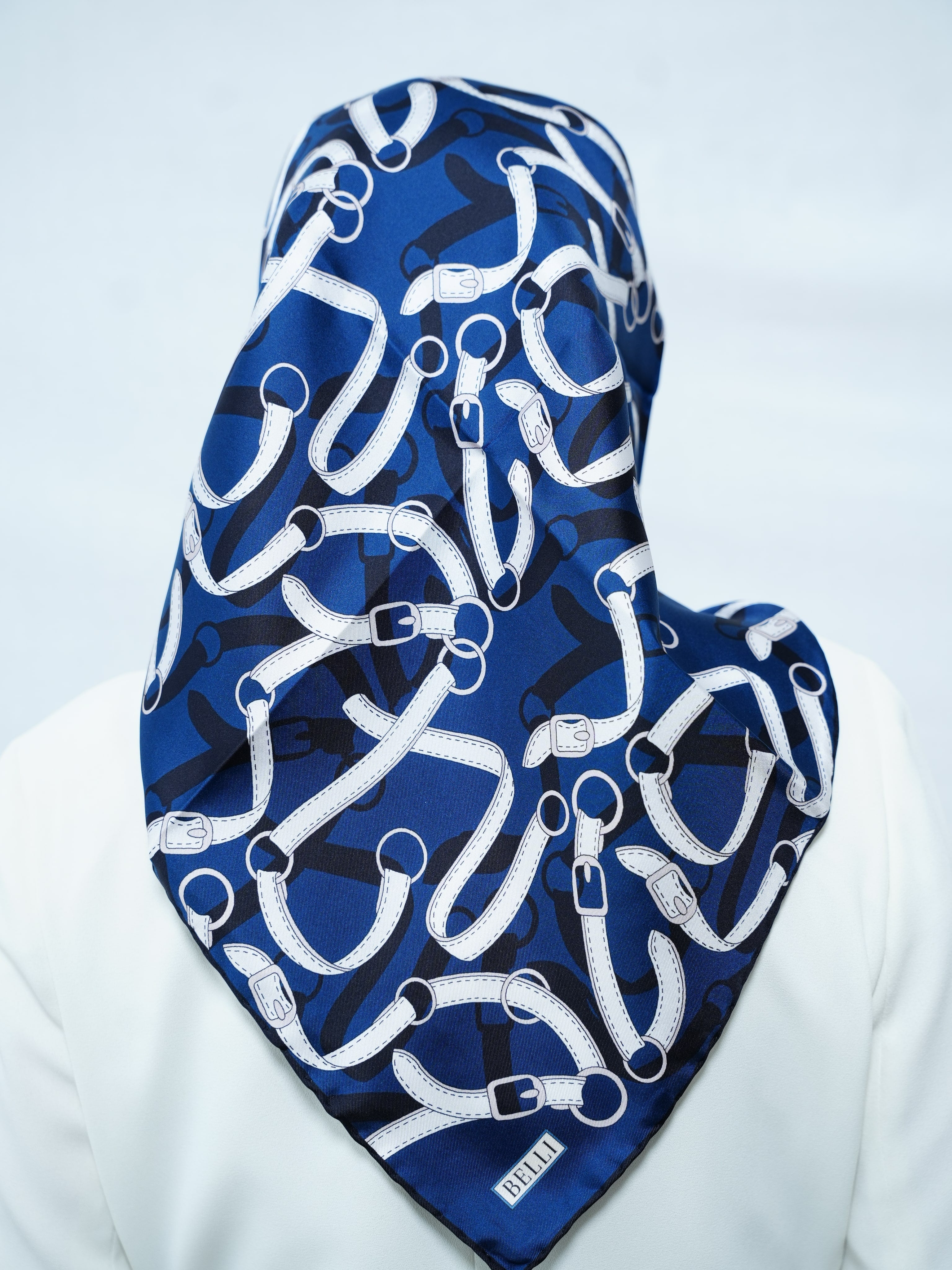 Belli Klasik Desen İpek Eşarp main variant image