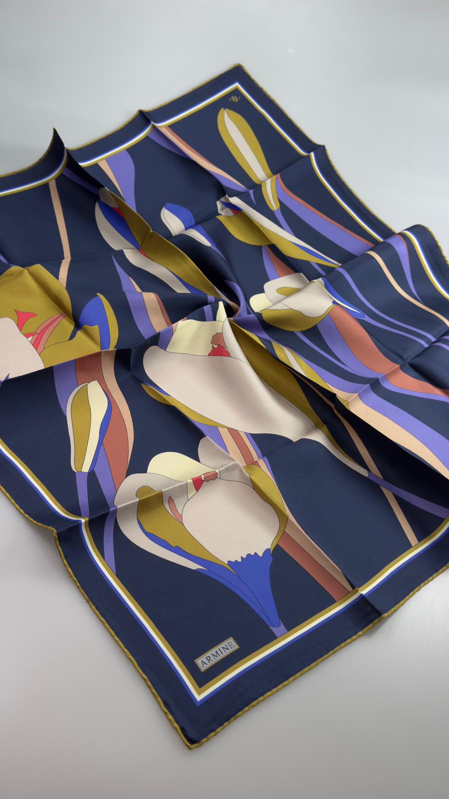 Armine Çiçek Desenli Saf İpek Twill Eşarp