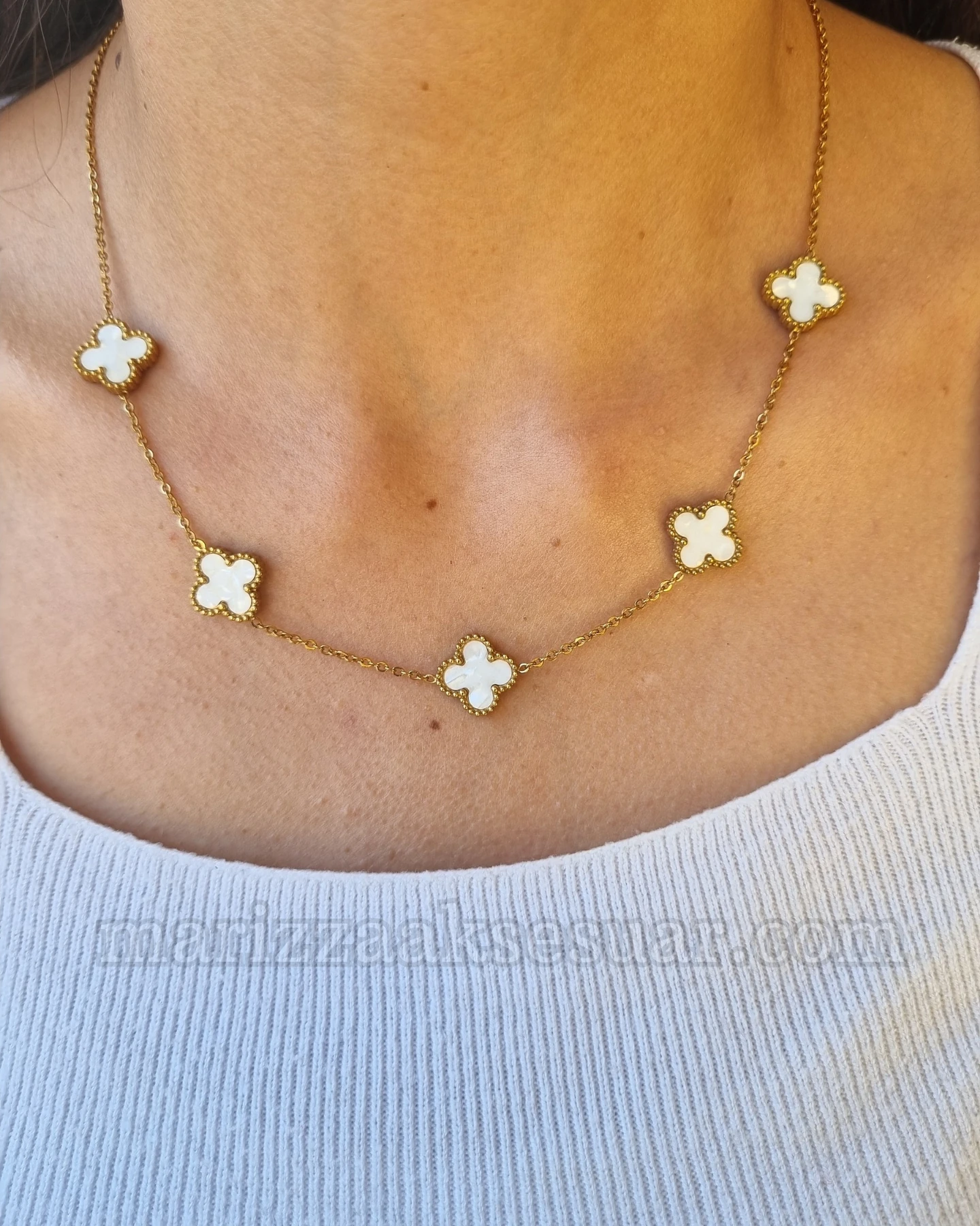 Gold Renk Sedefli Beyaz Yonca Model Kolye