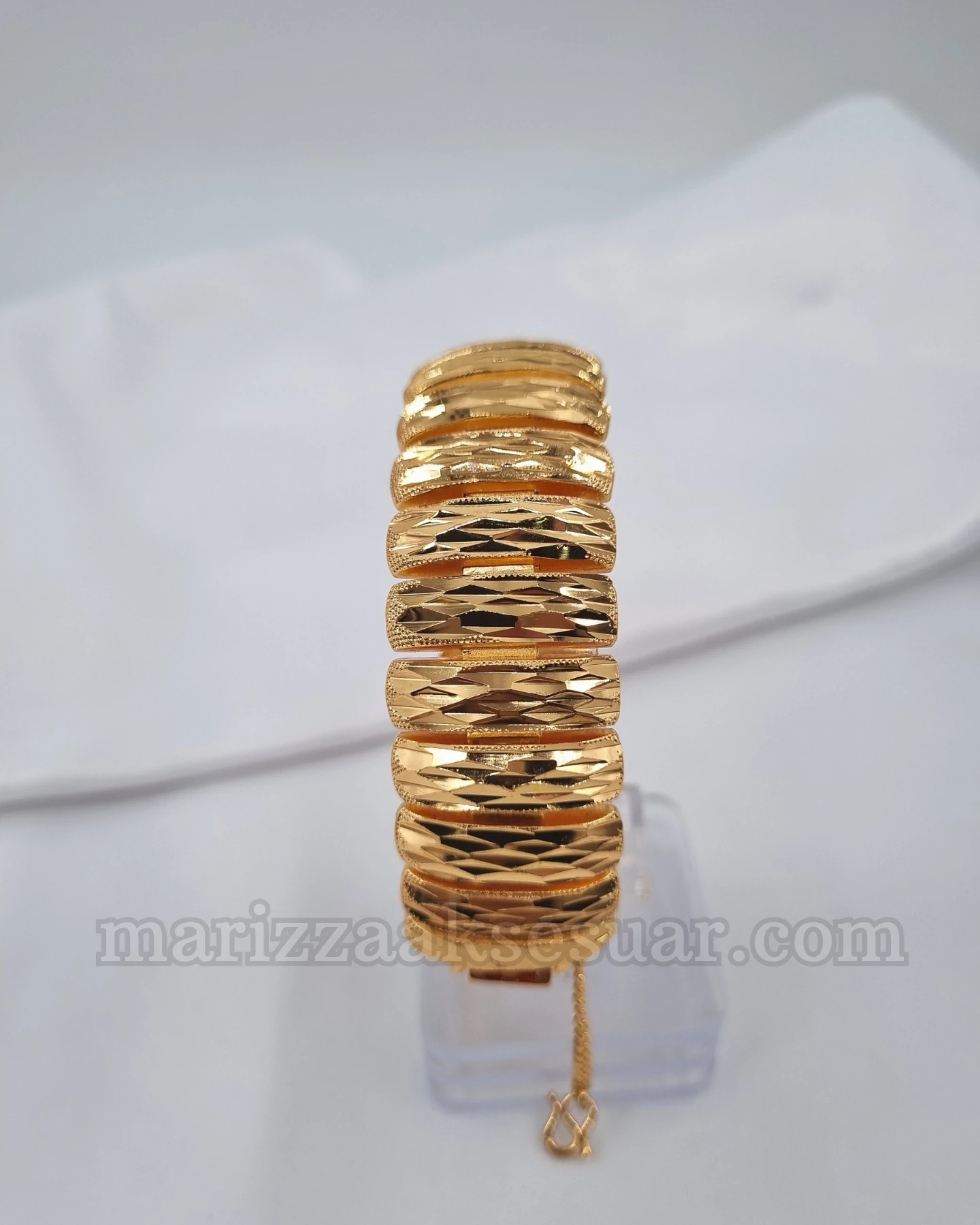 İşlemeli Meltem Model Tasarım Altın Kaplama Bileklik