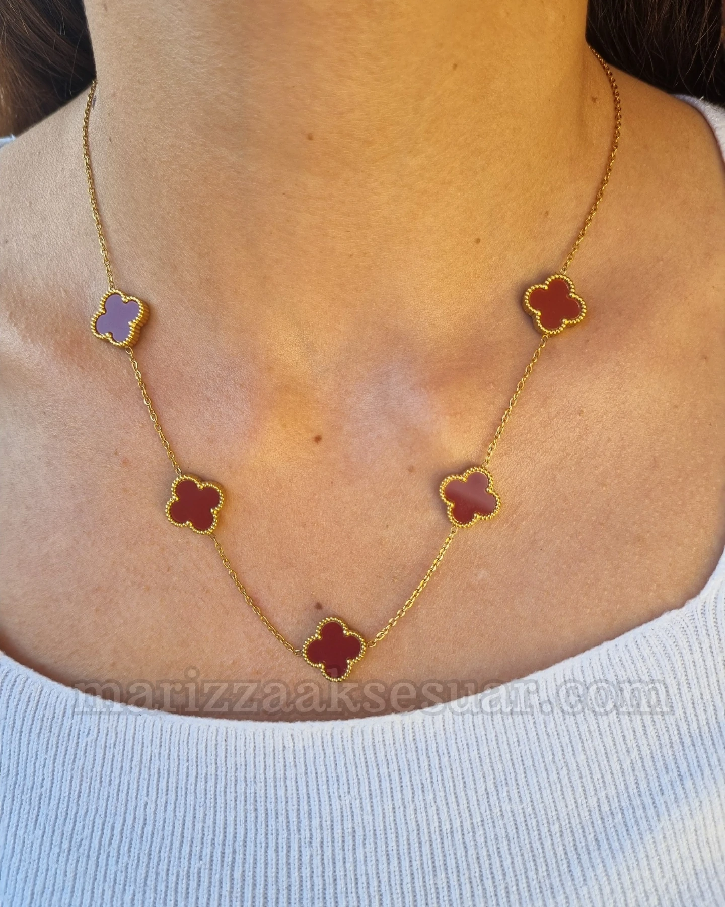 Gold Renk Bordo Yoncalı Model Kolye