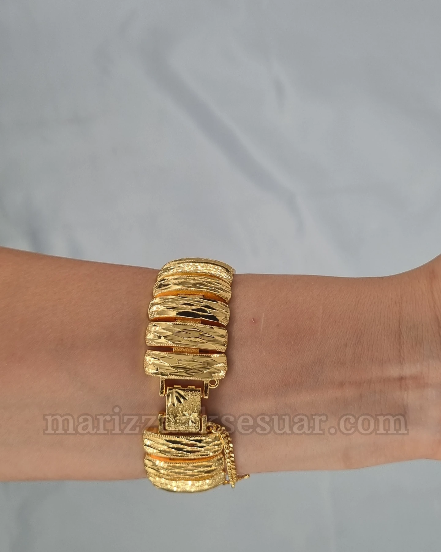 İşlemeli Meltem Model Tasarım Altın Kaplama Bileklik