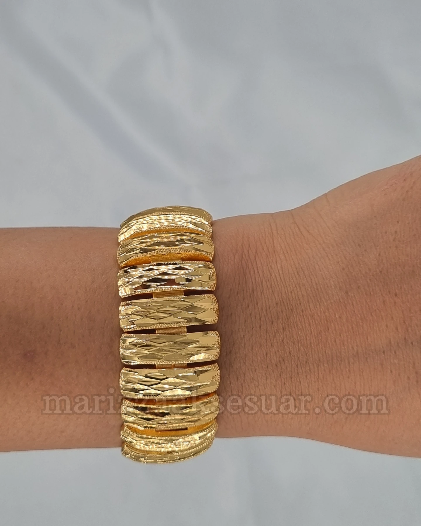 İşlemeli Meltem Model Tasarım Altın Kaplama Bileklik