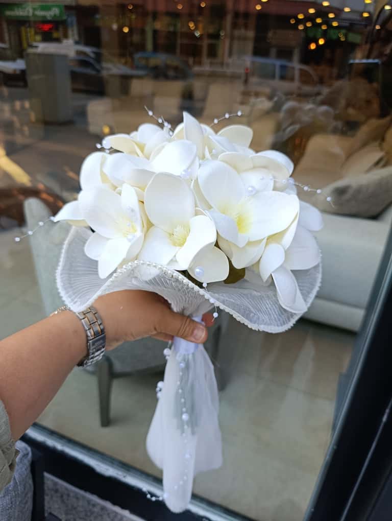 Tüllü İncili Özel Tasarım Manolya Gelin Buketi