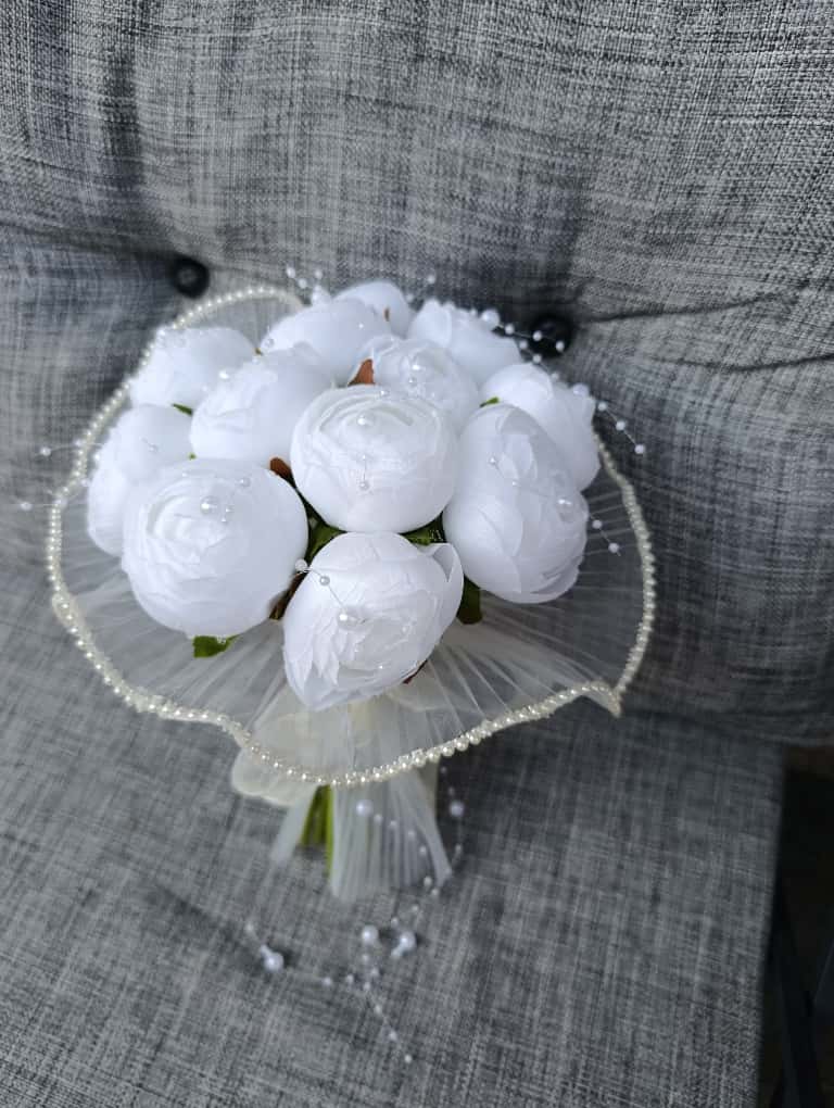 Tüllü İncili Şakayık Gelin Buketi