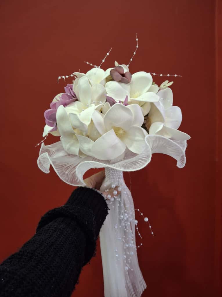 Tüllü İncili Manolya Gelin Buketi ve Damat Yaka Çiçeği