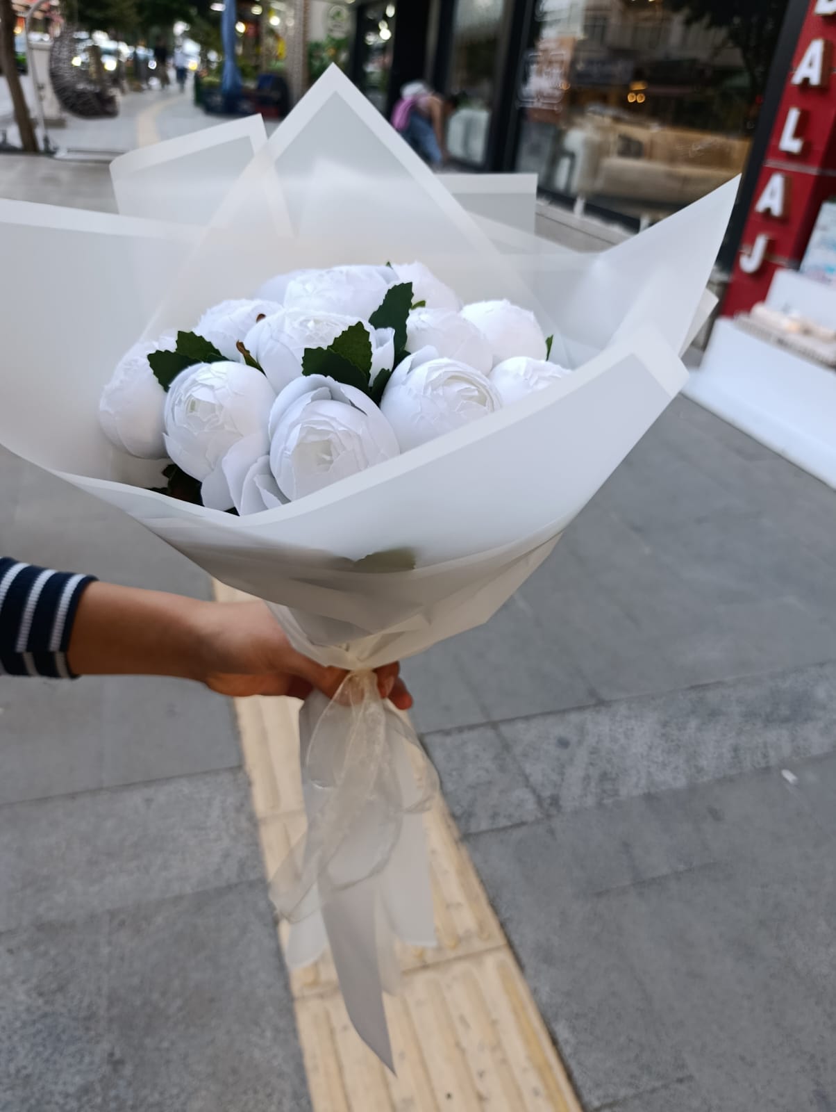 Hediyelik Beyaz Şakayık Buketi