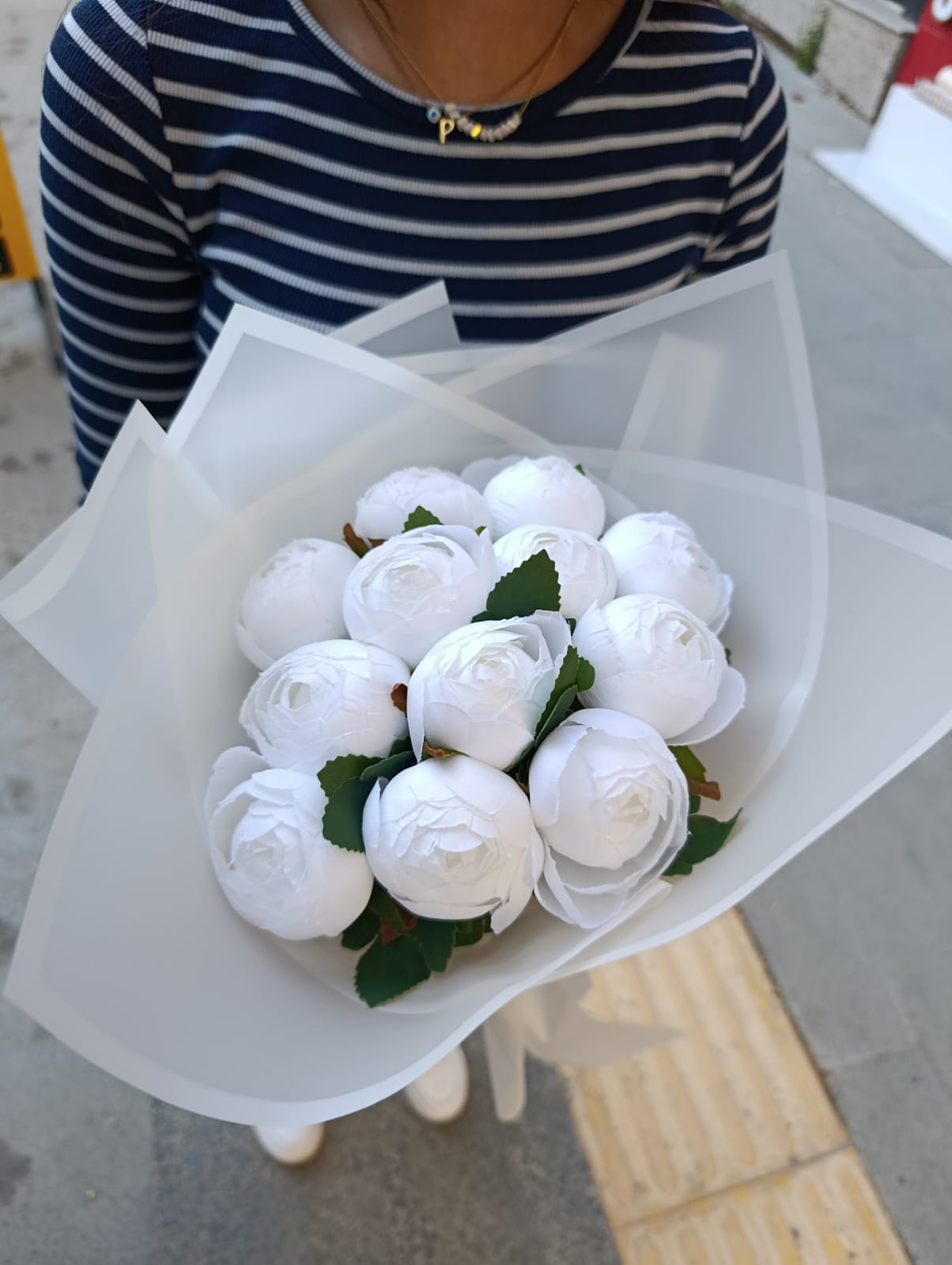 Hediyelik Beyaz Şakayık Buketi