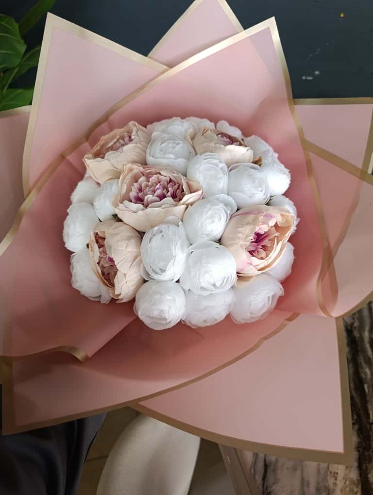 Pembe & Beyaz Şakayık İsteme Çiçeği