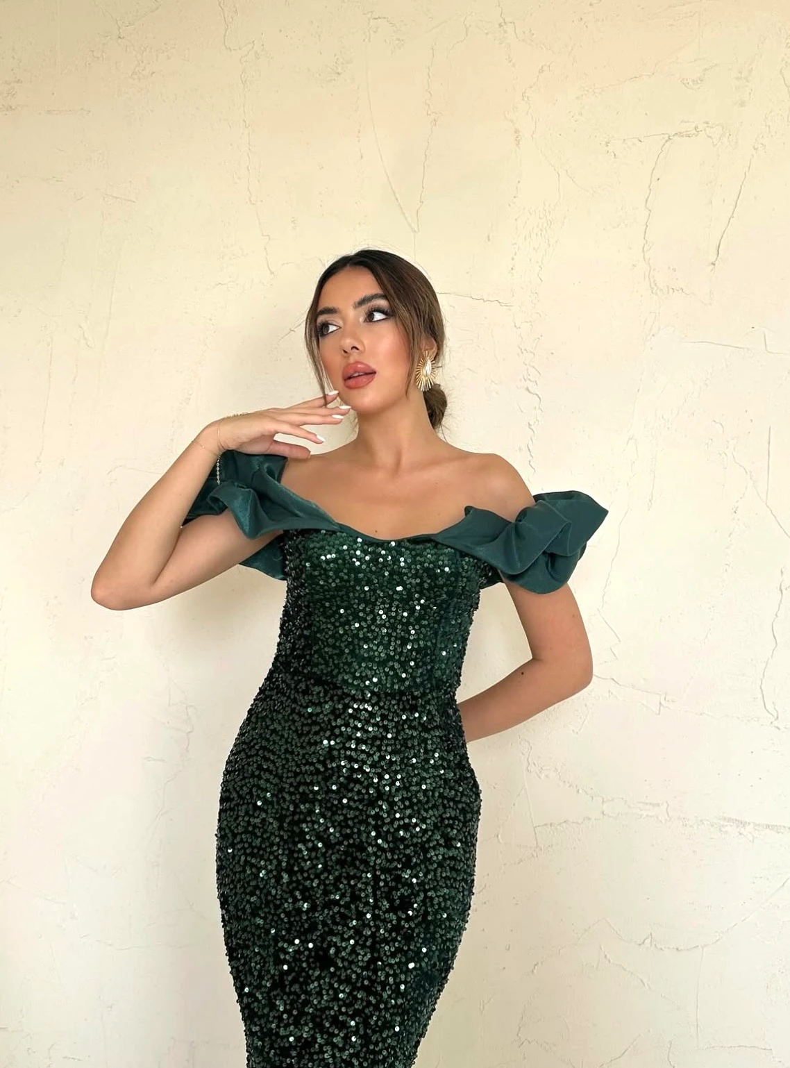 Zümrüt Yeşili Payetli Düşük Omuz Midi Elbise