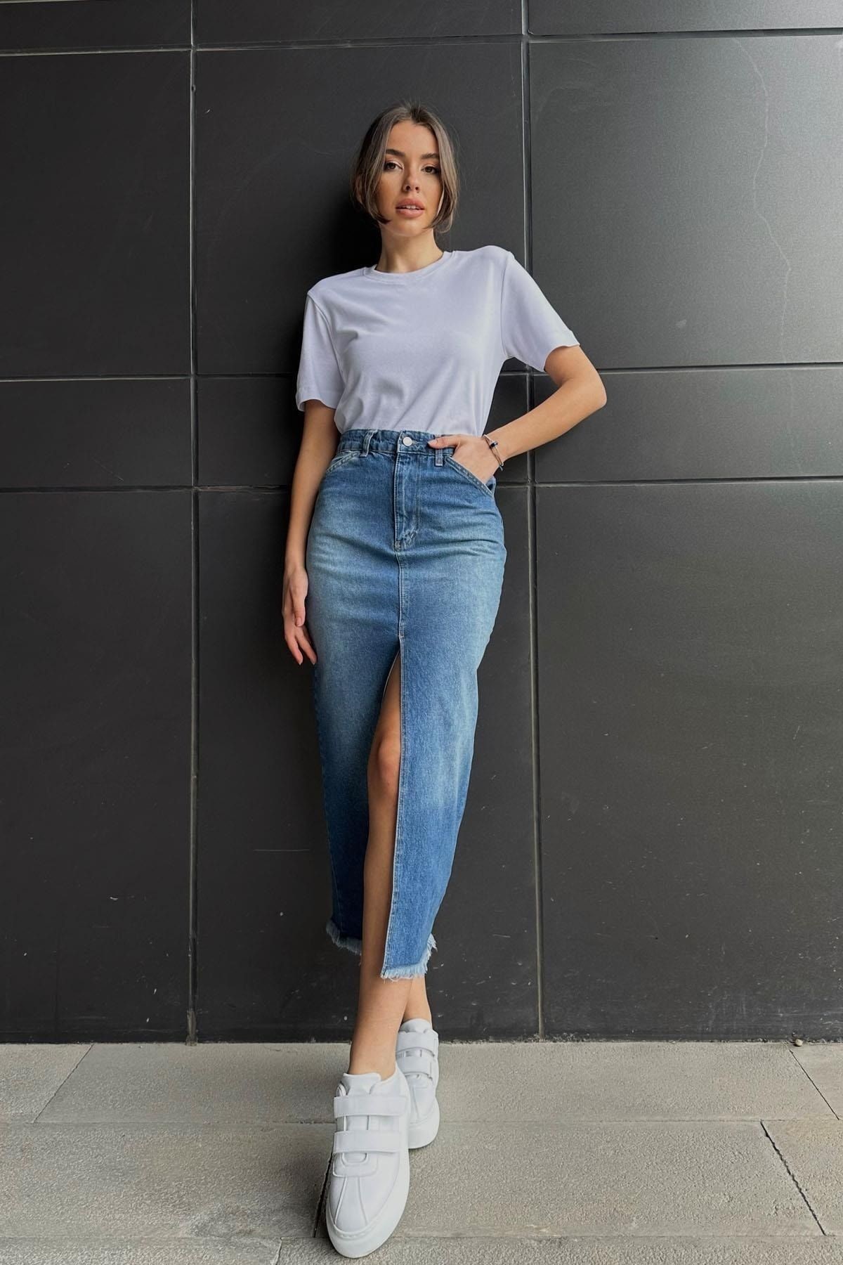 Mavi Yırtmaçlı Midi Boy Denim Etek