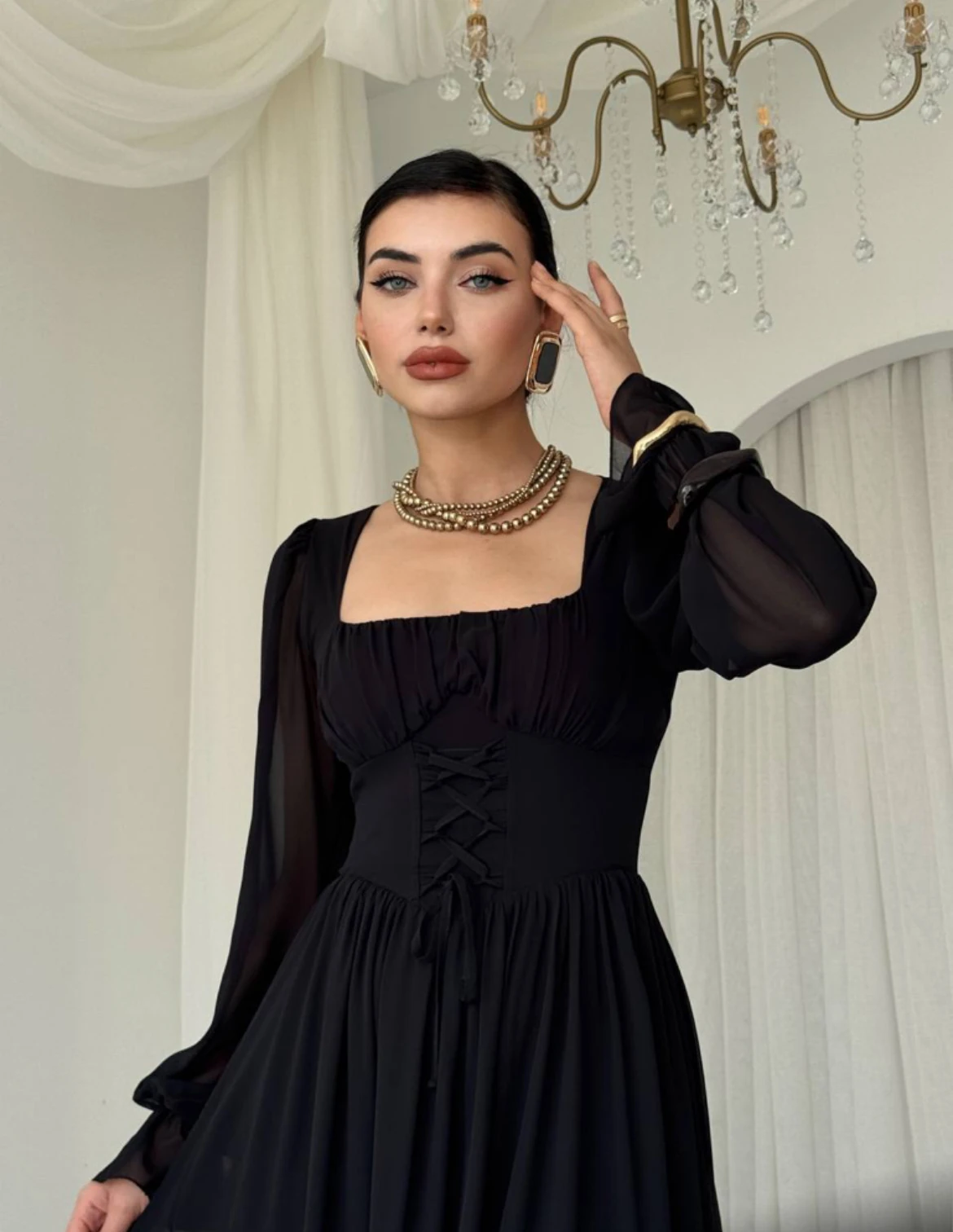 Siyah Şifon Kare Yaka Bağcıklı Uzun Elbise