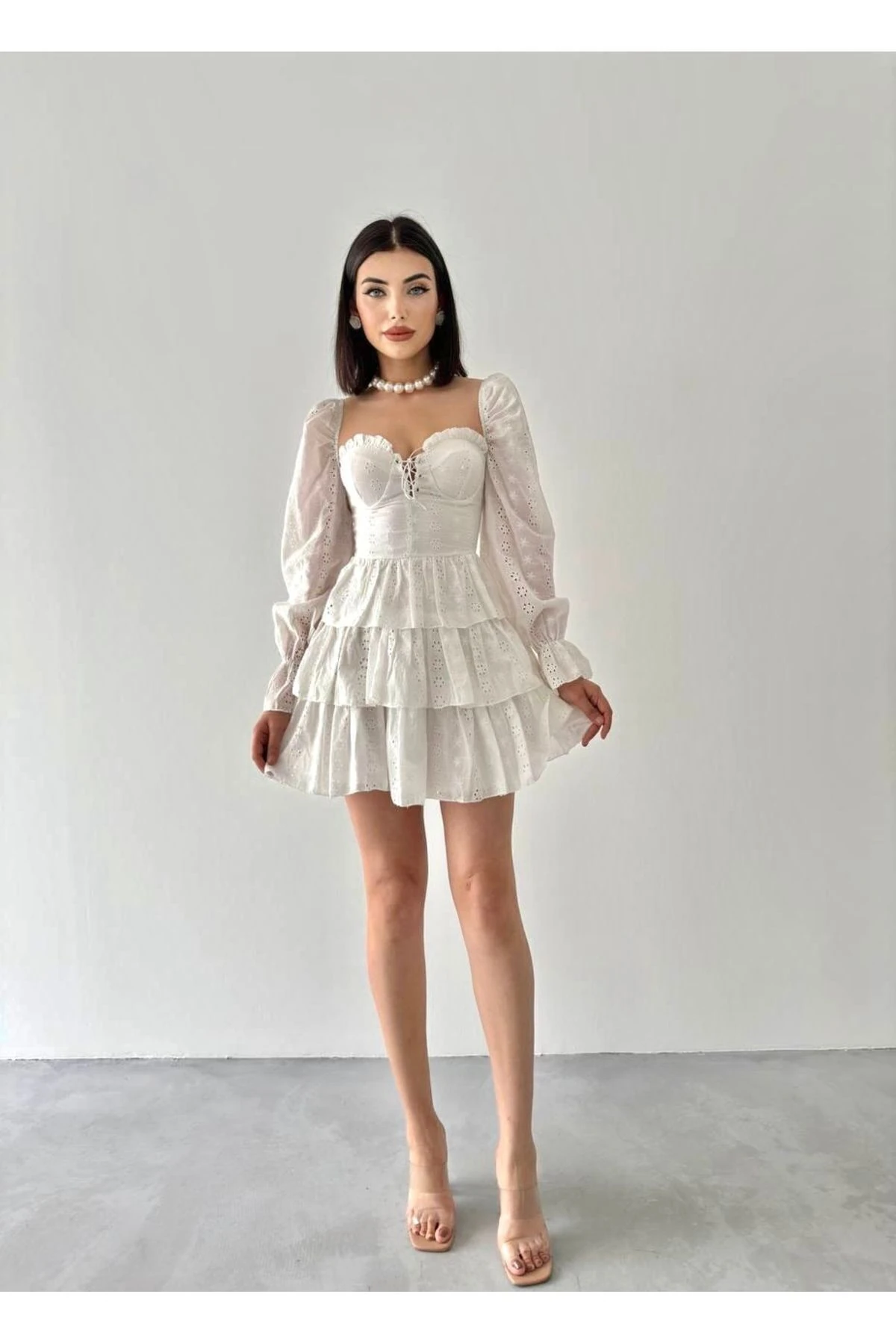 Beyaz Güpürlü Bağcıklı Kat Etekli Mini Elbise