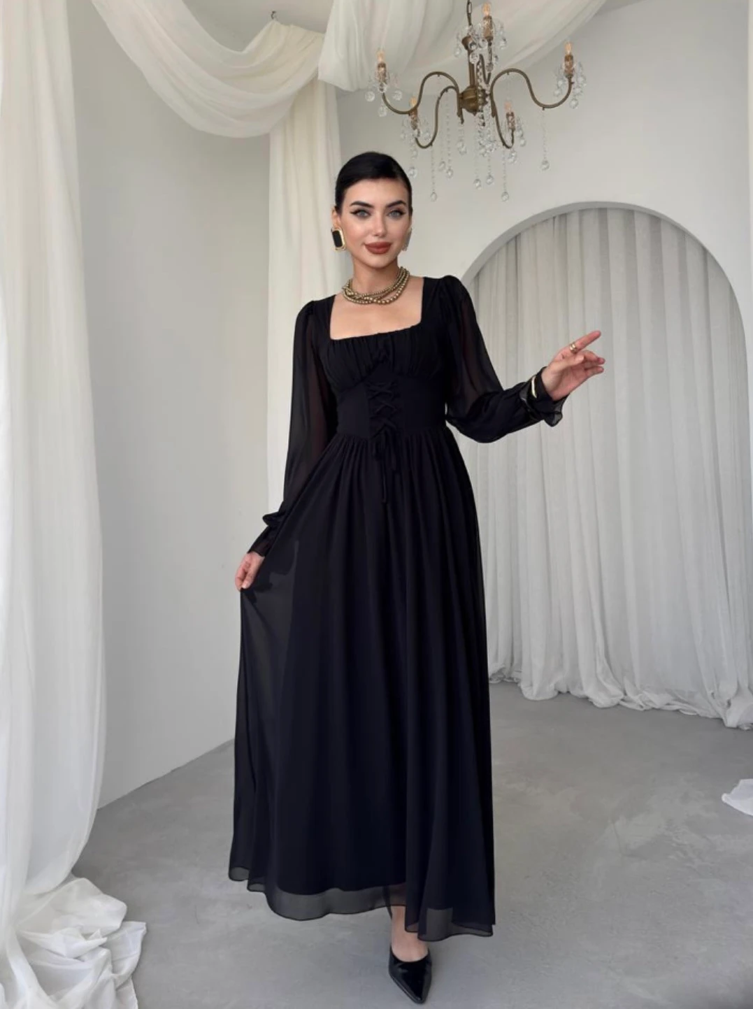 Siyah Şifon Kare Yaka Bağcıklı Uzun Elbise