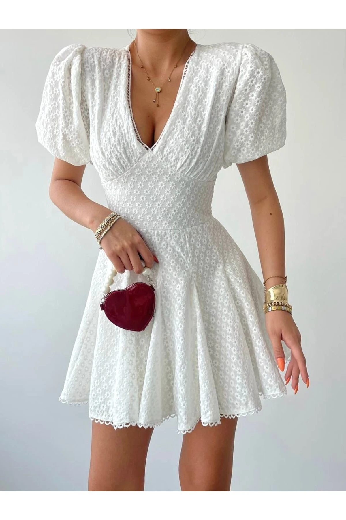 Beyaz Fisto İşleme Detaylı Pileli Astarlı Mini Elbise