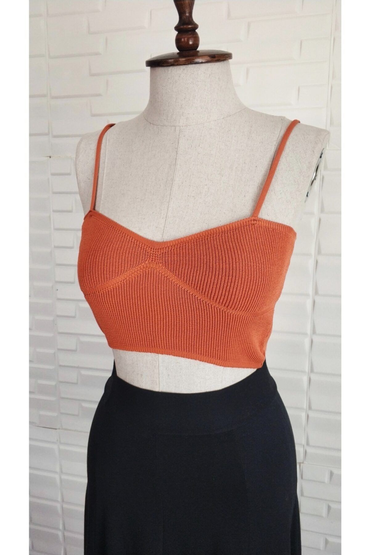 Ip Askılı Tarçın Rengi Triko Crop Bluz