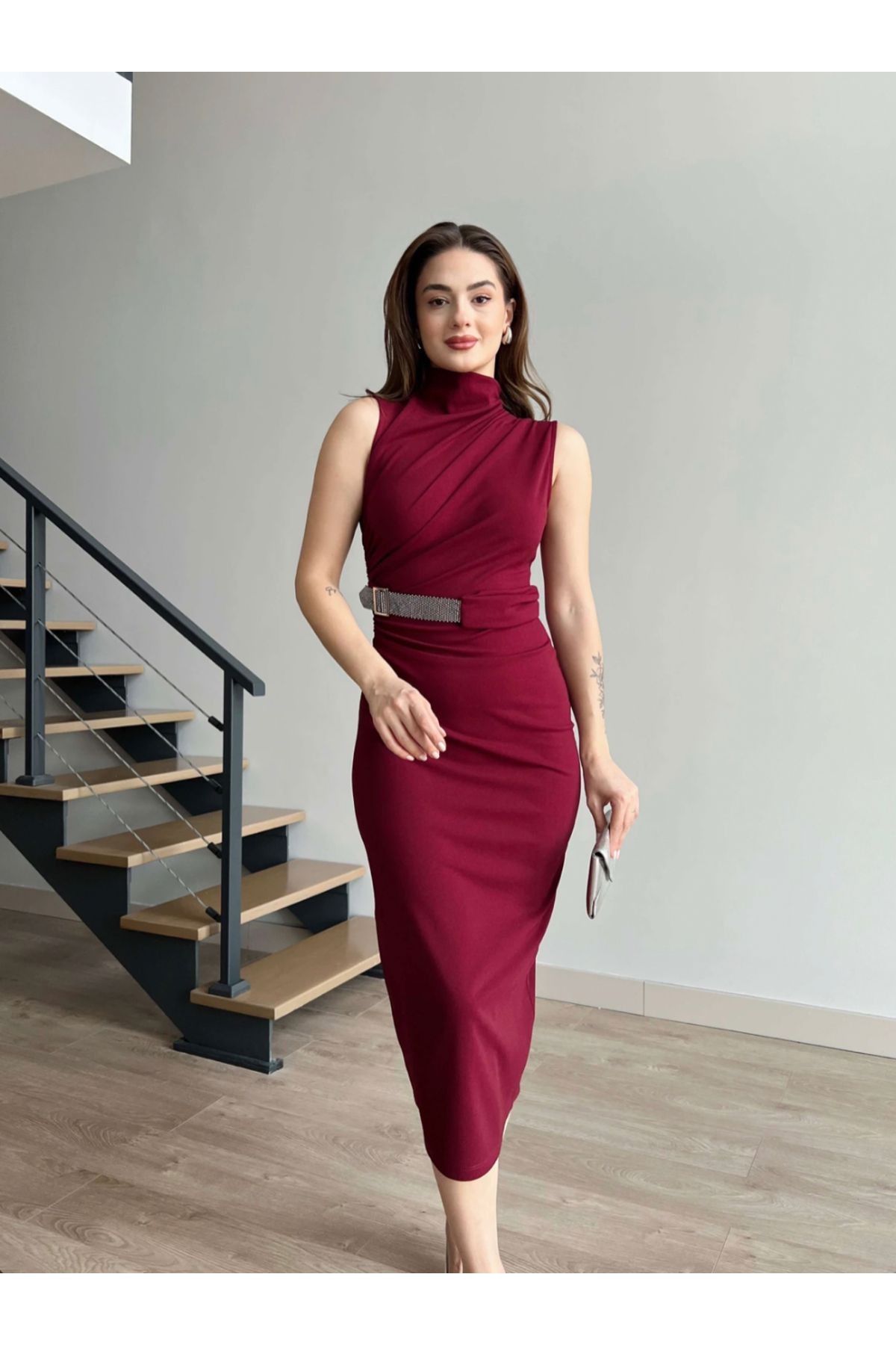 Bordo Taşlı Kemerli Sıfır Kol Midi Elbise