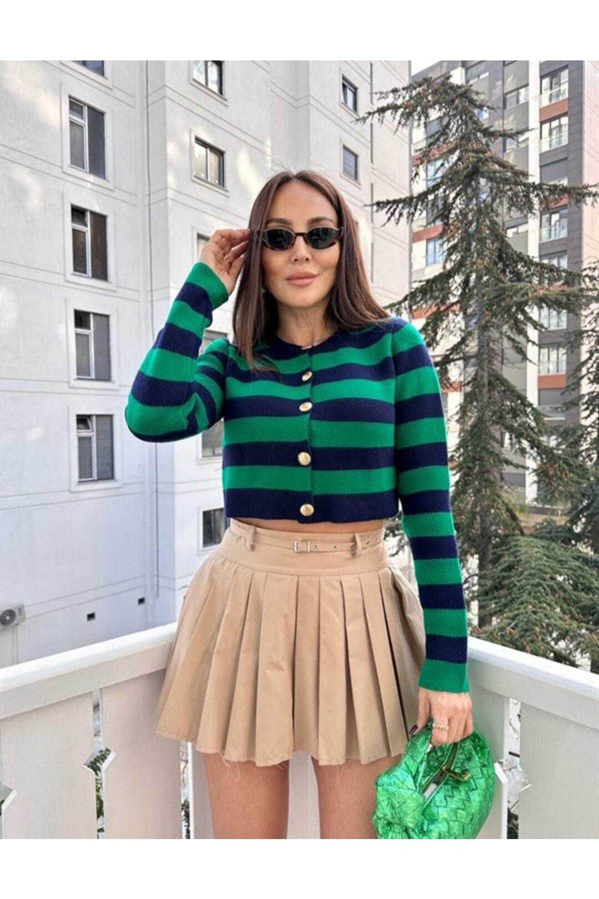 Yeşil Şeritli Gold Düğmeli Crop Hırka