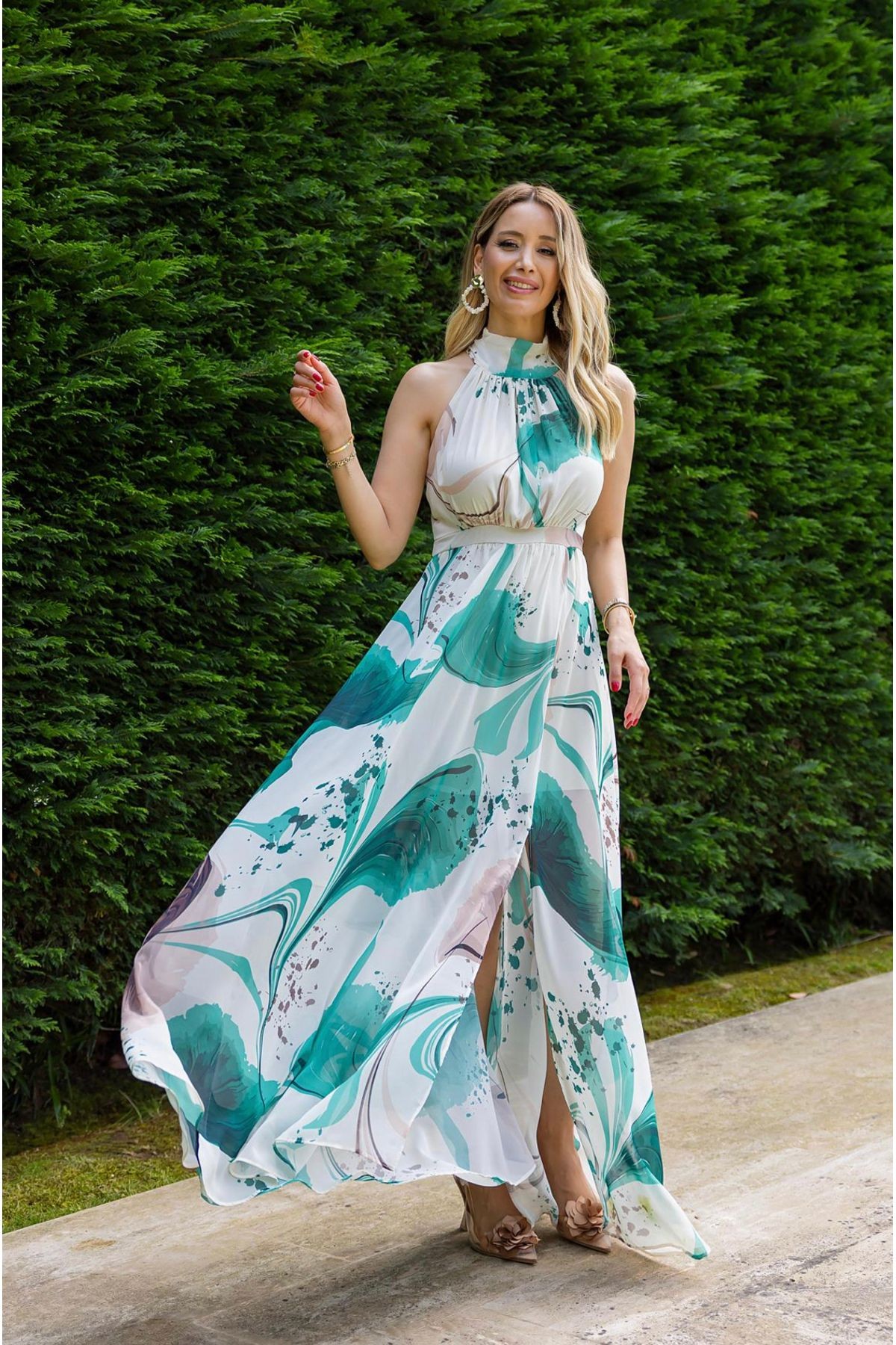 Krem Halter Yaka Sıfır Kol Belden Oturtmalı Mint Desenli Maxi Elbise