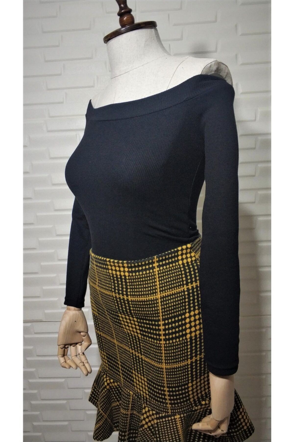 Kadın Siyah Uzun Kollu Crop Madonna Yaka Body