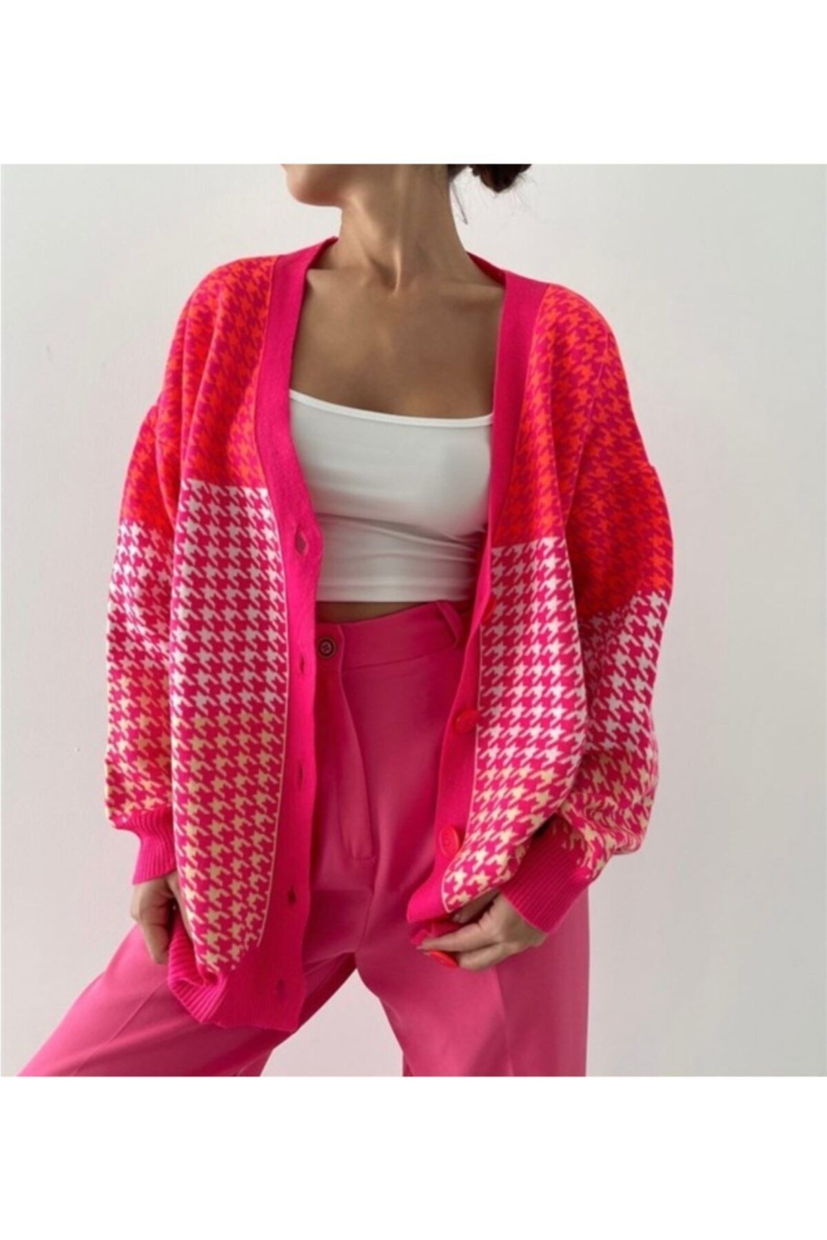 Pembe Neon Renkli Kazayağı Desenli Hırka