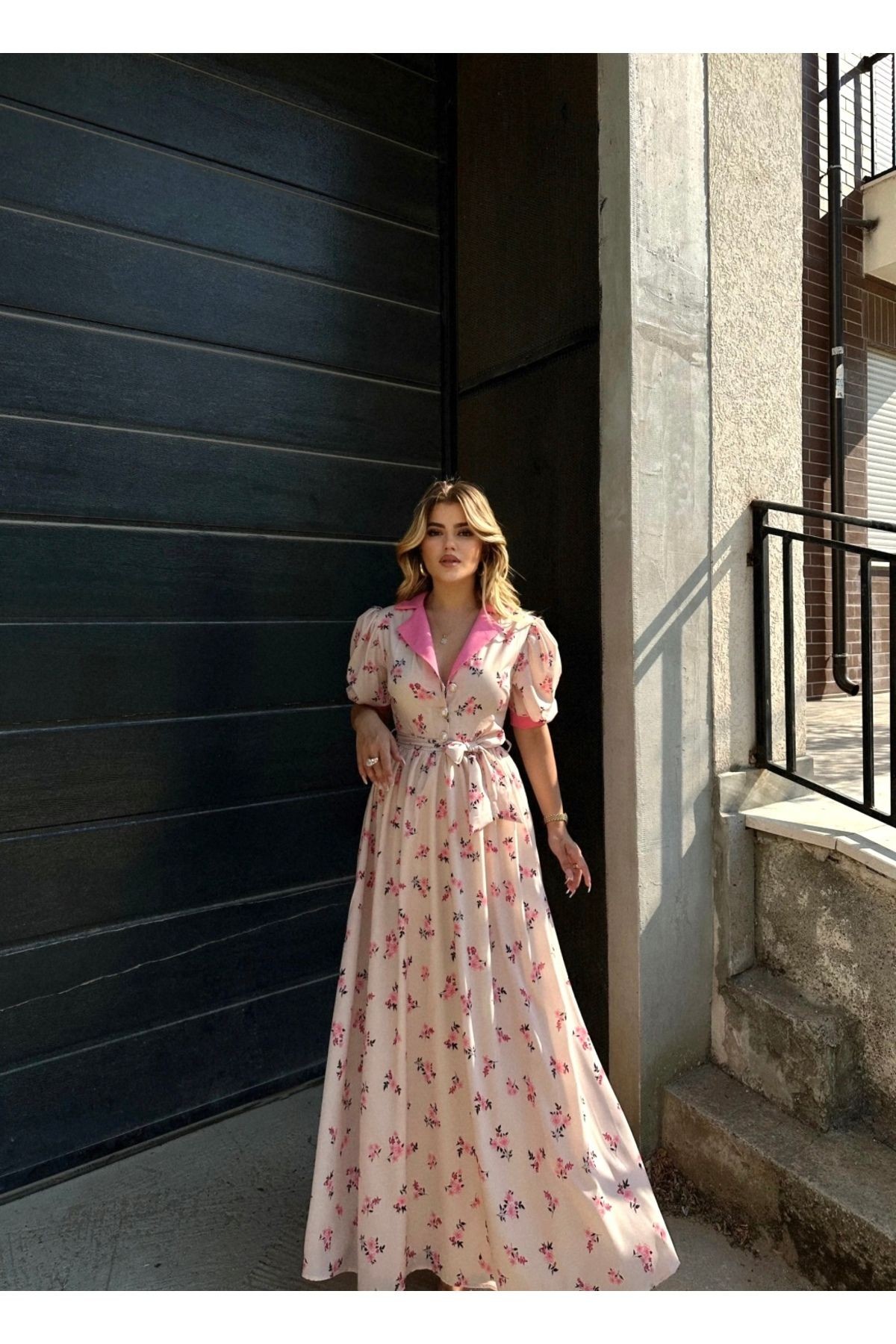 Pembe Çiçek Desenli Kuşaklı Balon Kol Elbise