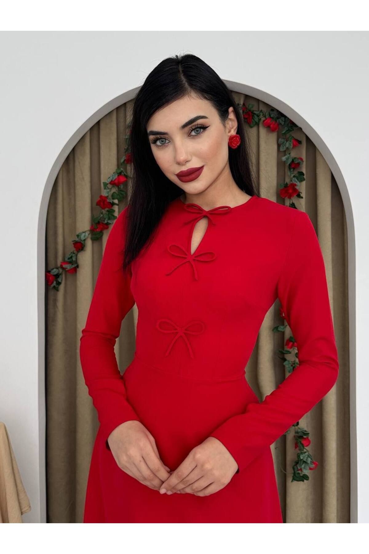 Kırmızı Fiyonklu Uzun Kollu Uzun Elbise