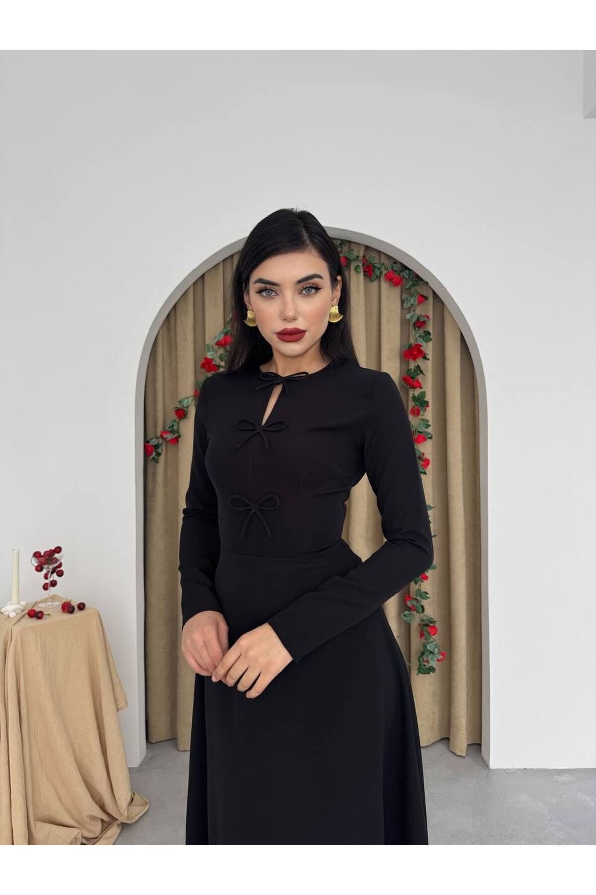 Siyah Fiyonklu Uzun Kollu Uzun Elbise