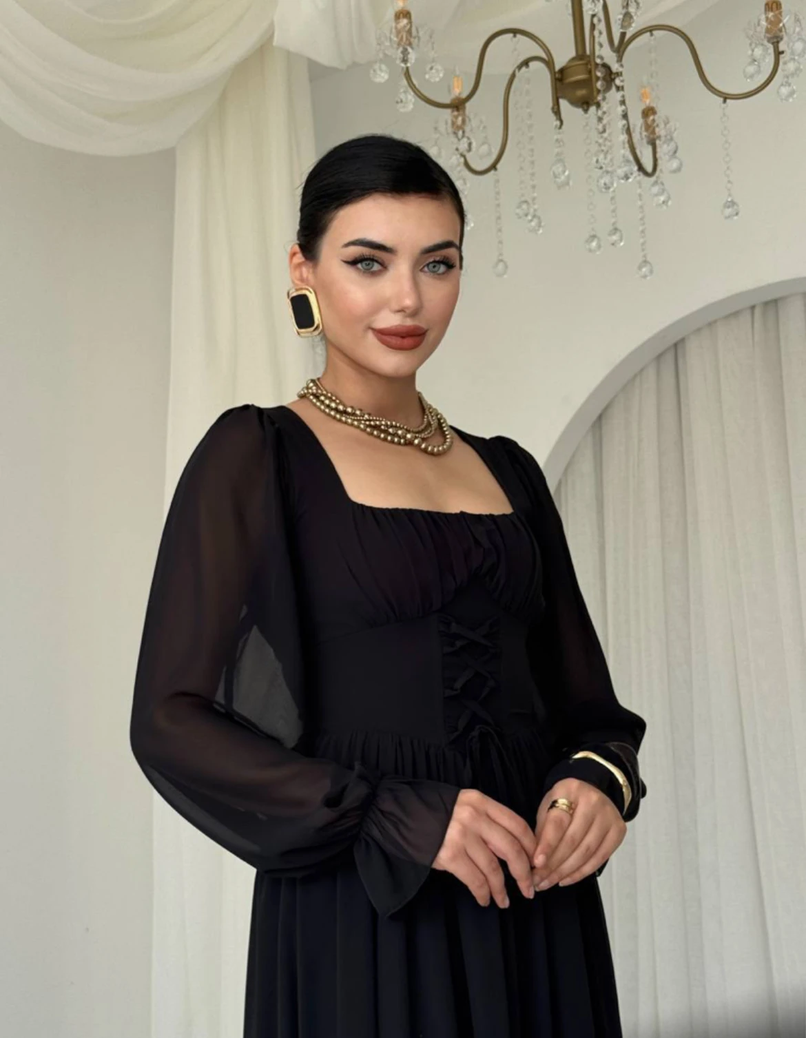 Siyah Şifon Kare Yaka Bağcıklı Uzun Elbise