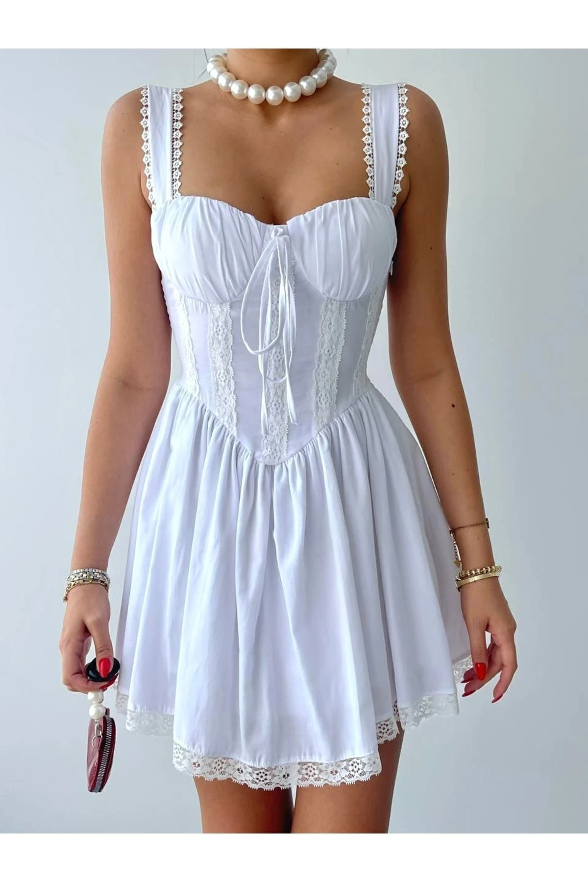 Beyaz Kalın Askılı Dantel Detaylı Korseli Astarlı Elbise