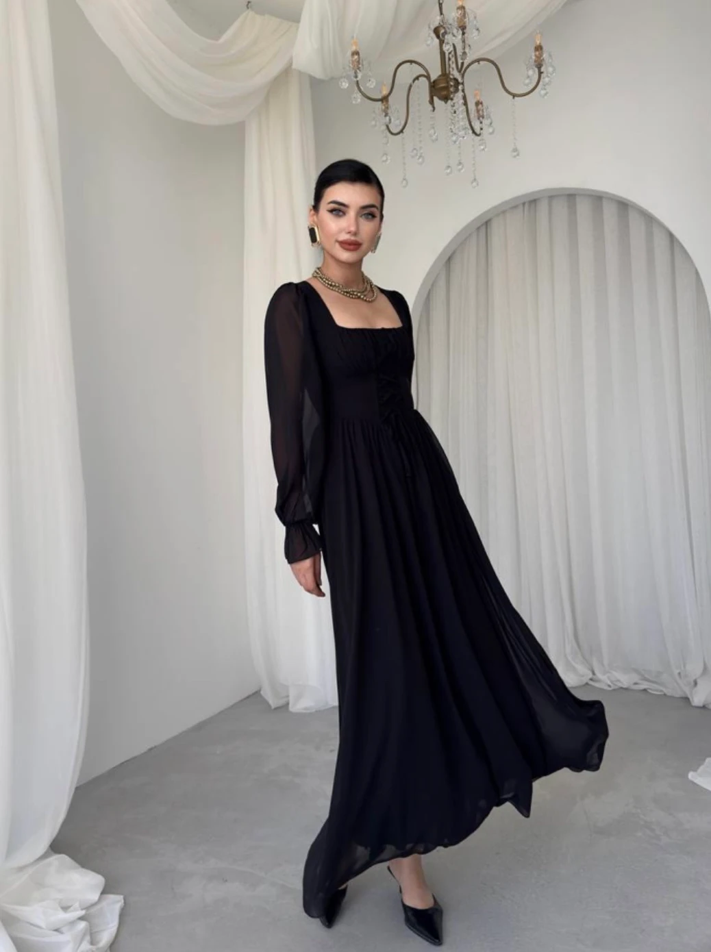 Siyah Şifon Kare Yaka Bağcıklı Uzun Elbise