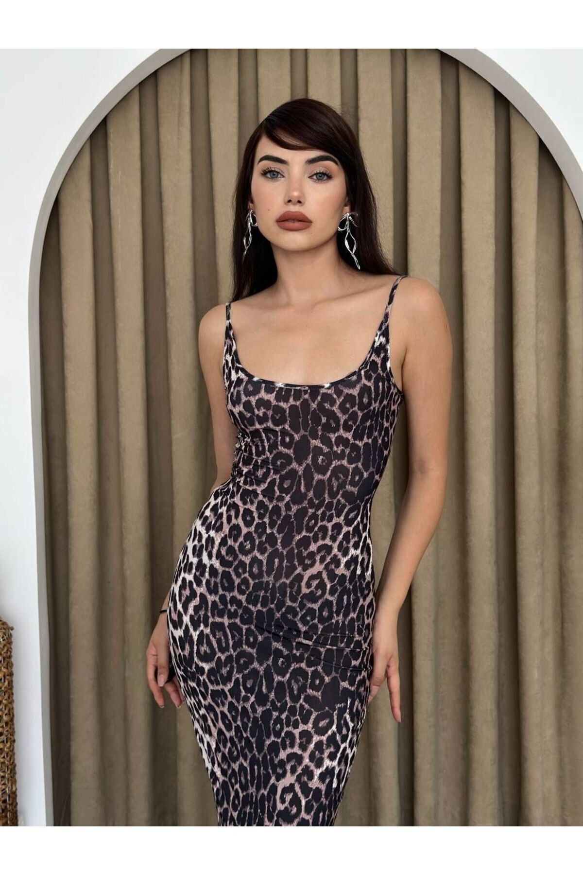 Leopar Desenli Askılı Uzun Elbise
