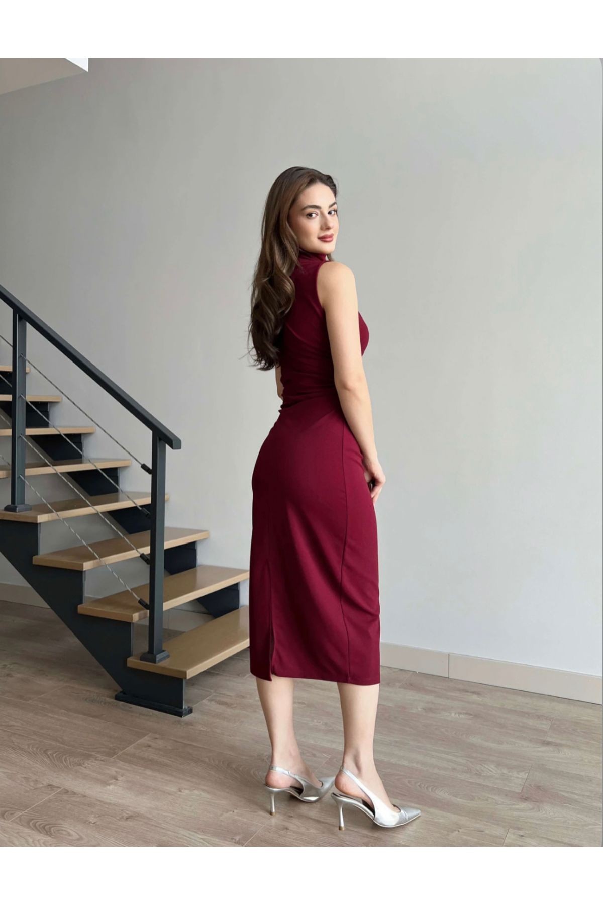 Bordo Taşlı Kemerli Sıfır Kol Midi Elbise