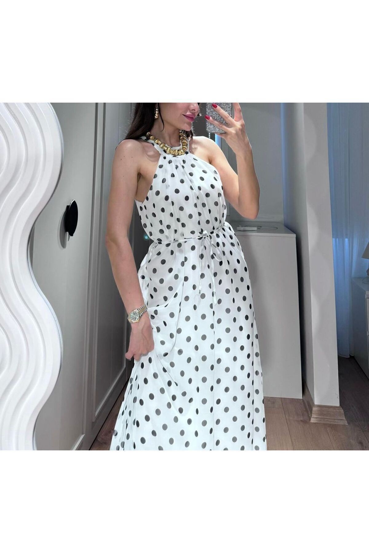 Beyaz Şifon Halter Yaka Puantiyeli Astarlı Uzun Elbise