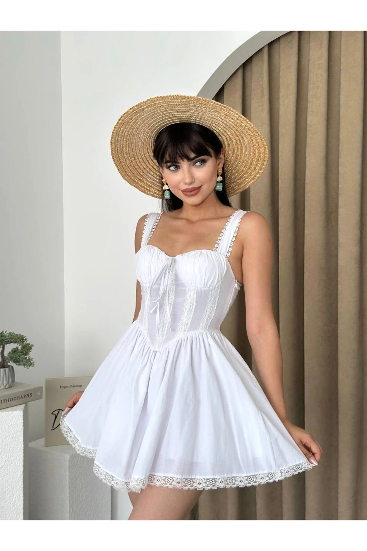 Beyaz Kalın Askılı Dantel Detaylı Korseli Astarlı Elbise