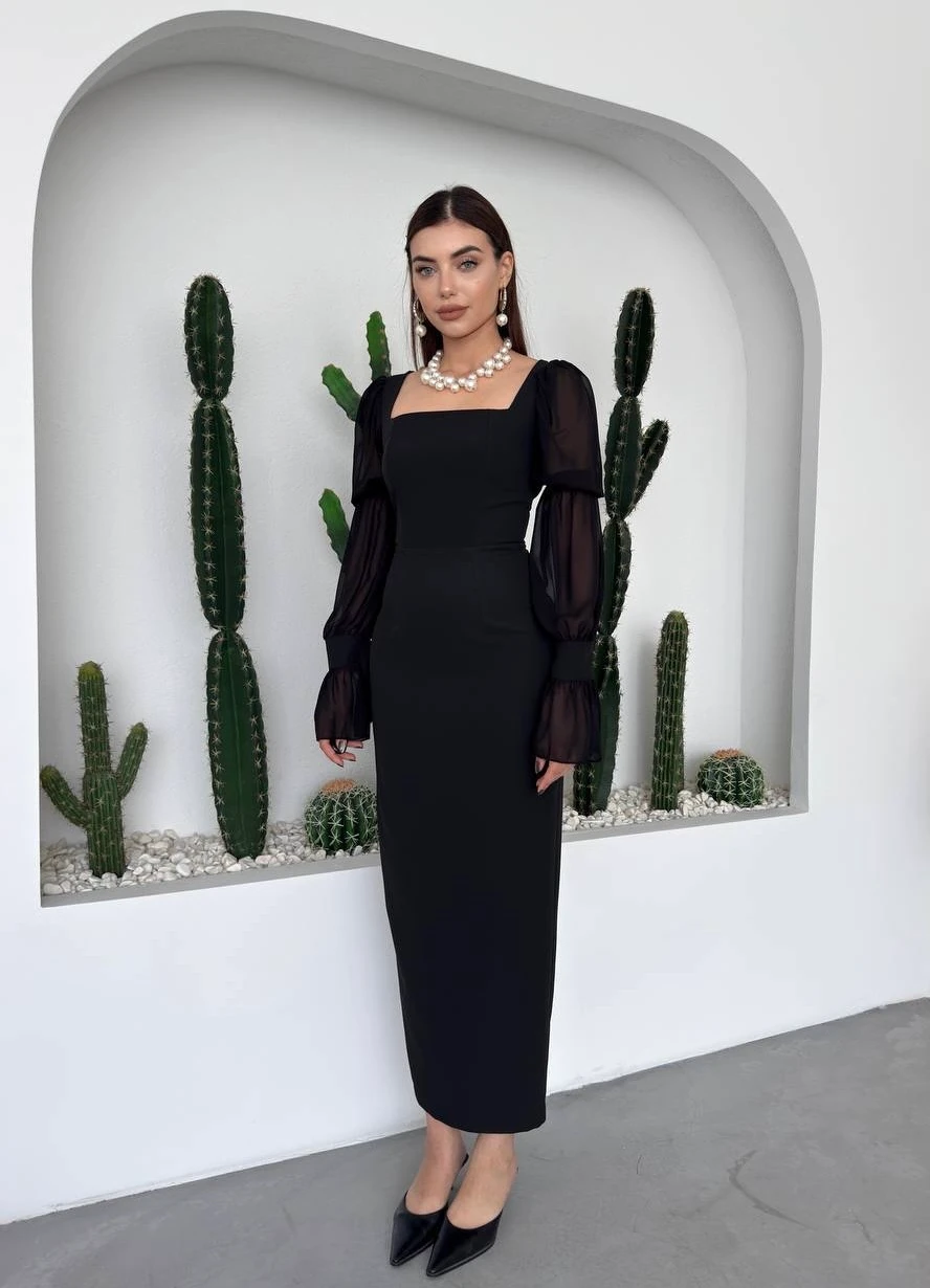 Siyah Kare Yaka Kolları Şifon Elbise